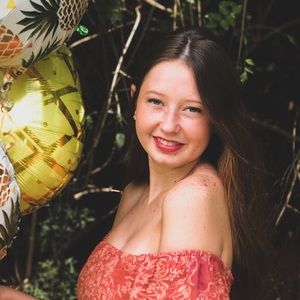 Meet your Posher, Katelyn